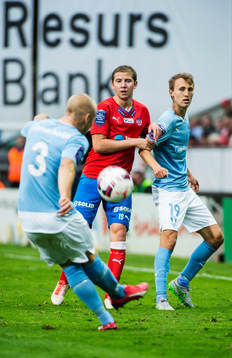 Malmö FFs Anton Tinnerholm och Magnus Wolff Eikrem mot