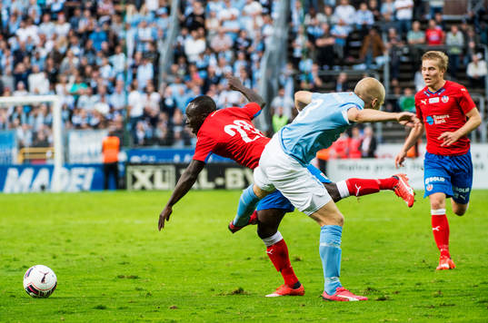 Närkamp mellan Helsingborgs Emmanuel Boateng och Malmö
