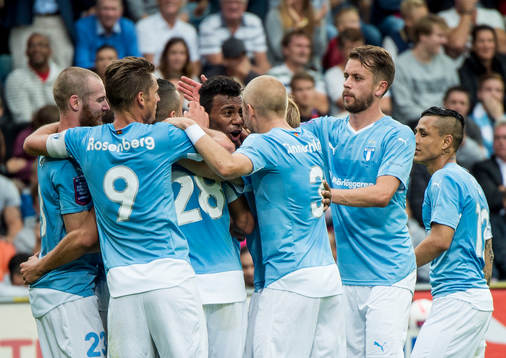Malmö FFs Felipe Carvalho och övriga laget jublar