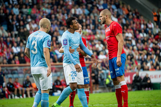 Malmö FFs Felipe Carvalho och Anton Tinnerholm  i bråk