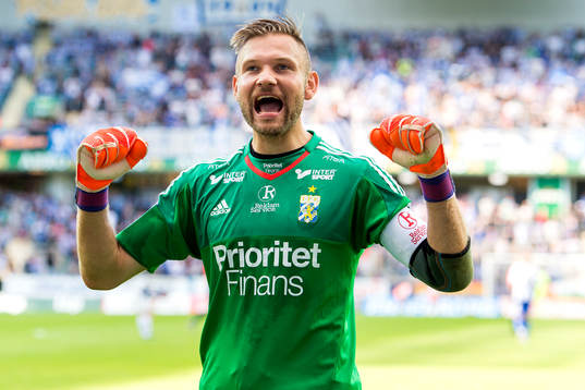 IFK Göteborgs målvakt John Alvbåge jublar