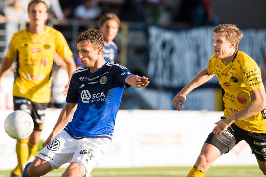 Sundsvalls Sheptim Hasani och Elfsborgs Niklas Gunnarsson