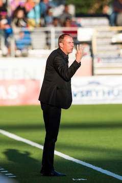 Elfsborgs manager Magnus Haglund ger instruktioner till