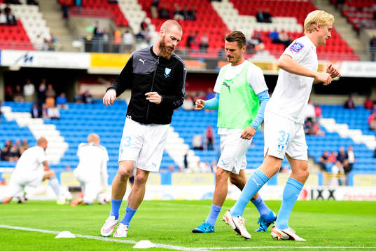 Malmö FFs Jo Inge Berget och Markus Rosenberg värmer upp