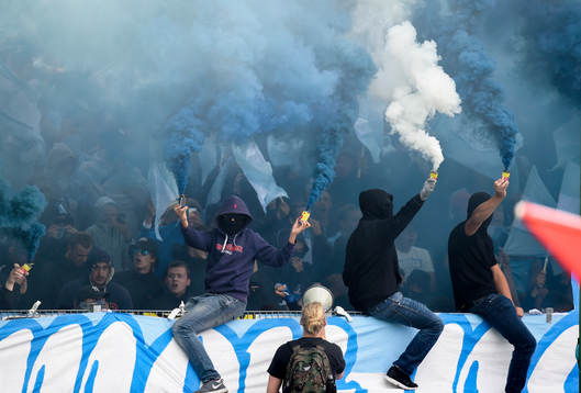 Malmö FFs supportrar tände bengaler