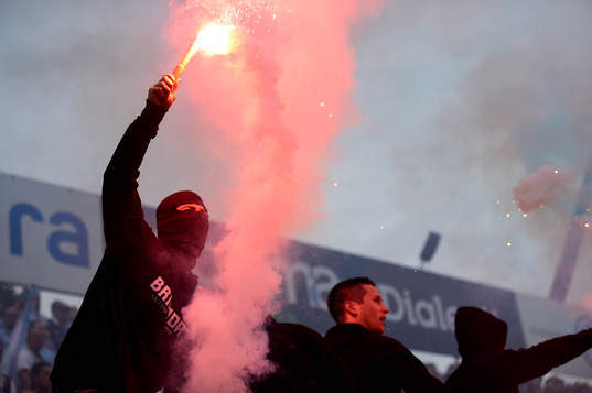 Malmö FFs supportrarna tände bengaler