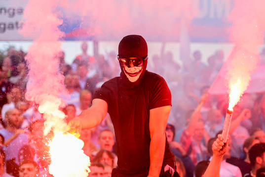 Malmö FFs supportrar tände bengaler