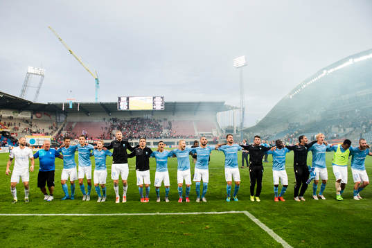 Malmö FFs spelare jublar mot publiken