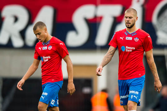 Helsingborgs Jordan Larsson och Robin Simovic deppar