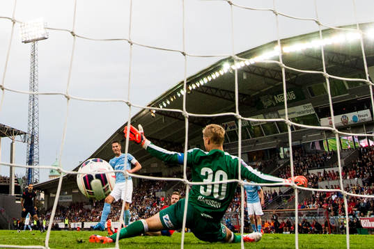 Malmö FFs Markus Rosenberg gör 0-3 bakom Helsingborgs