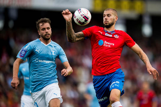 Malmö FFs Kari Arnason och Helsingborgs Robin Simovic