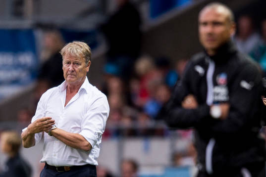 Malmö FFs tränare Åge Hareide och i förgrunden