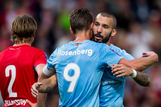 Malmö FFs Guillermo Molins och Markus Rosenberg kramar om