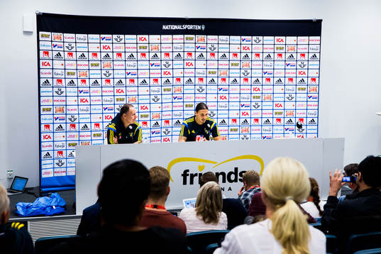Zlatan Ibrahimovic på en presskonferens
