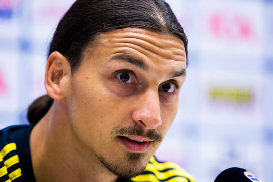 Zlatan Ibrahimovic på en presskonferens