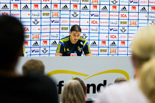 Zlatan Ibrahimovic på en presskonferens