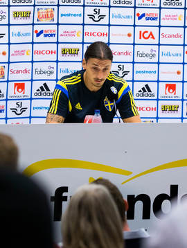 Zlatan Ibrahimovic på en presskonferens