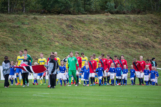 Inmarsch i P18-landskampen i fotboll mellan Sverige och