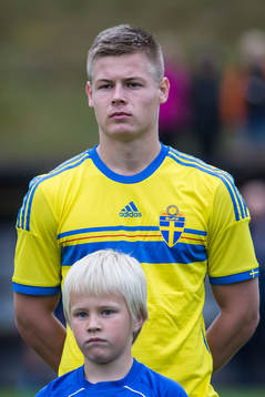 Alexander Leksell i P18-landskampen i fotboll mellan