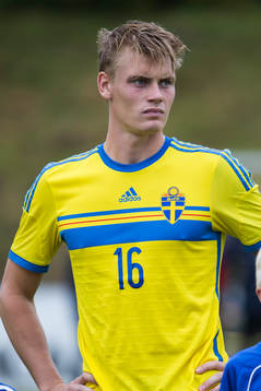 Eric Smith i P18-landskampen i fotboll mellan Sverige och