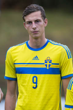 Gustaf Nilsson i P18-landskampen i fotboll mellan Sverige