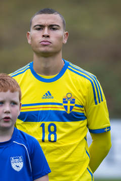 Jordan Larsson i P18-landskampen i fotboll mellan Sverige