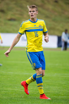 Eric Smith i P18-landskampen i fotboll mellan Sverige och