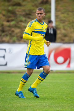 Jordan Larsson i P18-landskampen i fotboll mellan Sverige