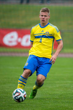 Alexander Leksell i P18-landskampen i fotboll mellan