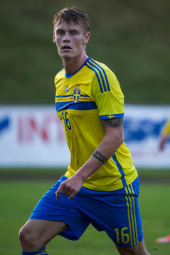 Eric Smith i P18-landskampen i fotboll mellan Sverige och