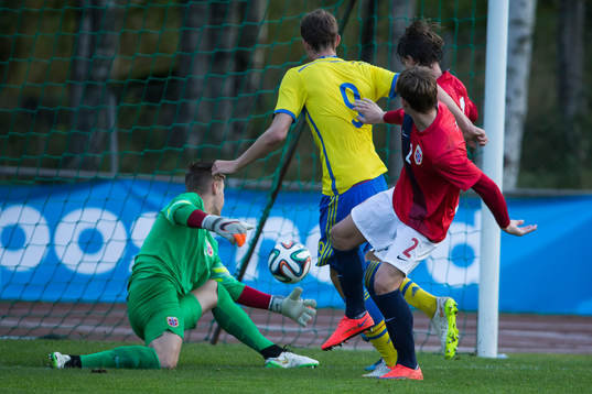 Gustaf Nilsson gör 2-0 bakom Kjetil Haug   Julian Ryerson