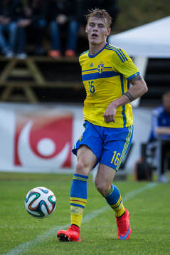Eric Smith i P18-landskampen i fotboll mellan Sverige och