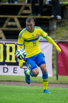 Jordan Larsson i P18-landskampen i fotboll mellan Sverige
