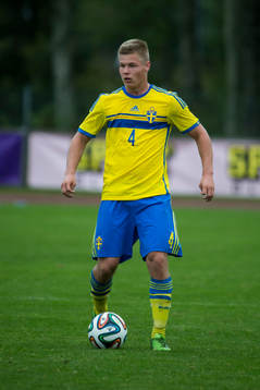Alexander Leksell i P18-landskampen i fotboll mellan