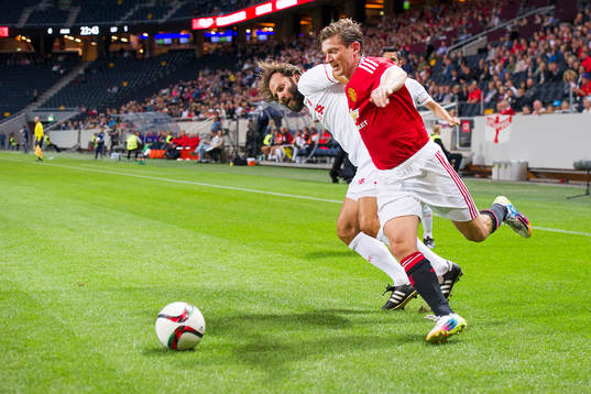 Liverpools Patrik Berger och Manchester Uniteds Jesper
