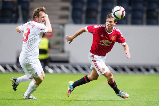 Liverpools Bjørn Tore Kvarme och Manchester Uniteds Jesper