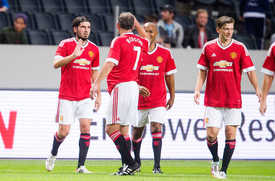 Manchester Uniteds Bojan Djordjic jublar med sina