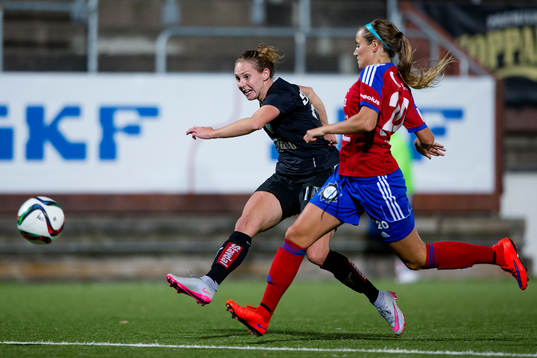 Göteborgs Manon Melis skjuter ett skott före täckande