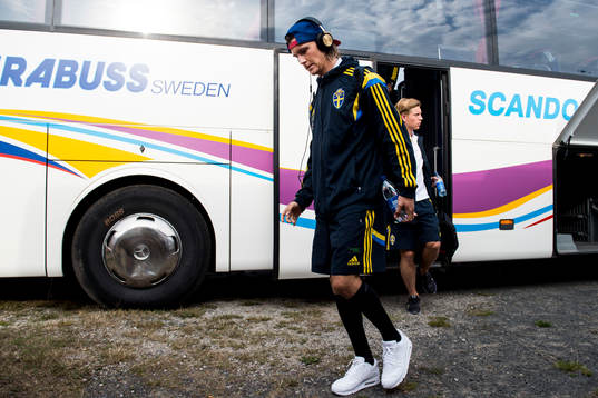 Sveriges Kristoffer Olsson anländer