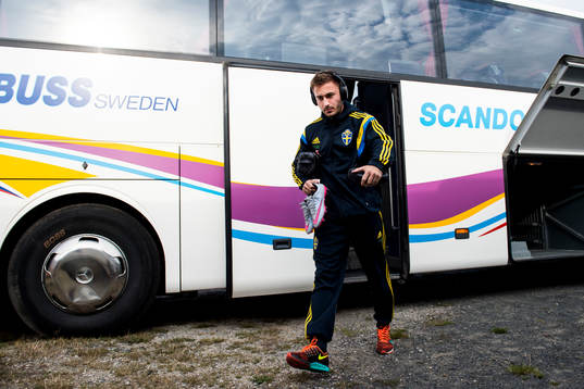 Sveriges Muamer Tanković anländer