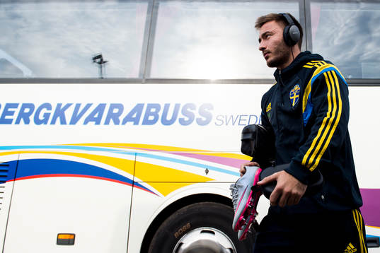 Sveriges Muamer Tanković anländer