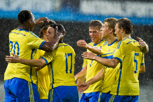Sveriges Kerim Mrabti jublar