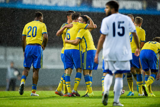 Sveriges Kerim Mrabti jublar