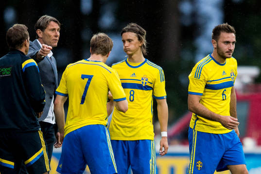 Sveriges förbundskapten Håkan Ericson och spelarna, Simon