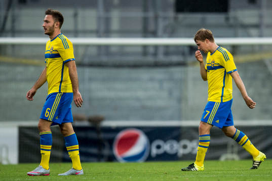Sveriges Muamer Tankovic och Simon Tibbling deppar