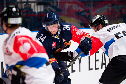 Djurgårdens Daniel Brodin och Zugs Daniel Sondell