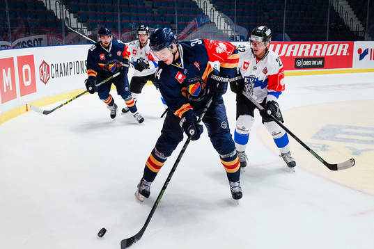 Djurgårdens Daniel Brodin och Zugs Santeri Alatalo