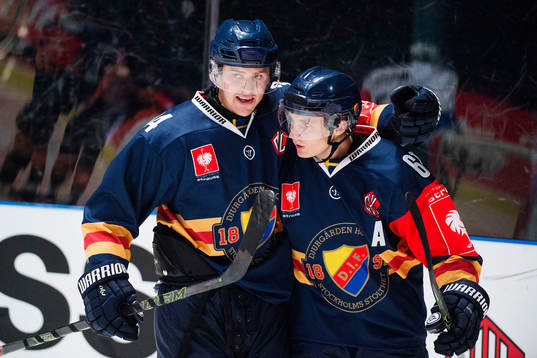 Djurgårdens Markus Ljungh (th) gör 3-2 och jublar med