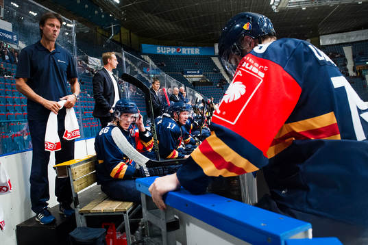 Djurgårdens Marcus Sörensen på bänken