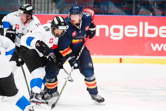 Zugs Livio Stadler och Djurgårdens Mikael Ahlén